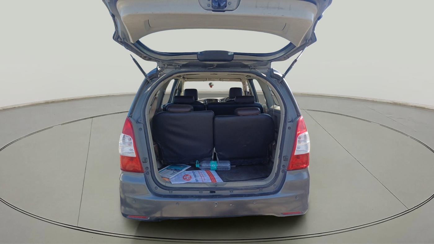 2012 Toyota Innova GX 2.5 8 STR, Diesel, Manual, 1,79,040 km, exterior