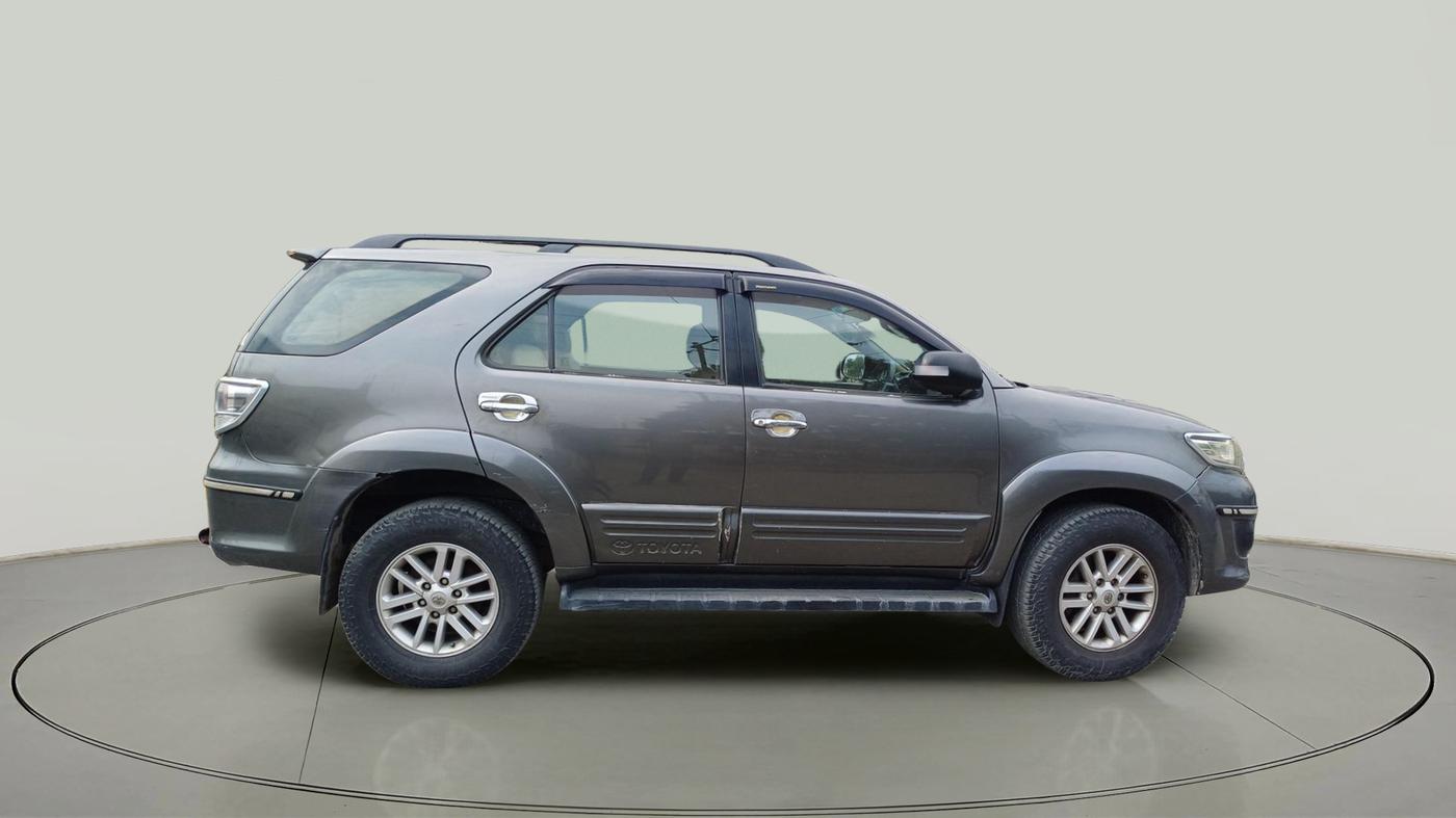 2012 Toyota Fortuner 3.0 4X2 MT, Diesel, Manual, 2,22,624 km, exterior