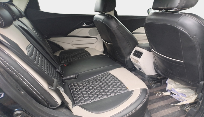 2024 Mahindra XUV300 W6 1.2 PETROL, Petrol, Manual, 10,465 km, interior
