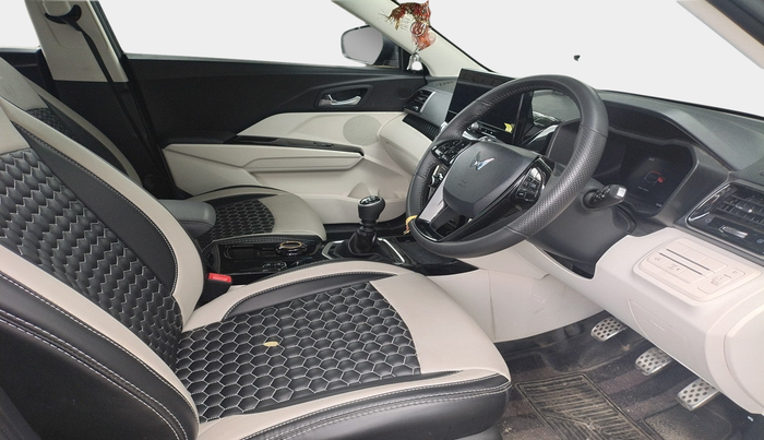 2024 Mahindra XUV300 W6 1.2 PETROL, Petrol, Manual, 10,465 km, interior
