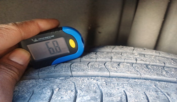 2016 Volkswagen Vento HIGHLINE DIESEL 1.5, Diesel, Manual, 2,01,000 km, tyre