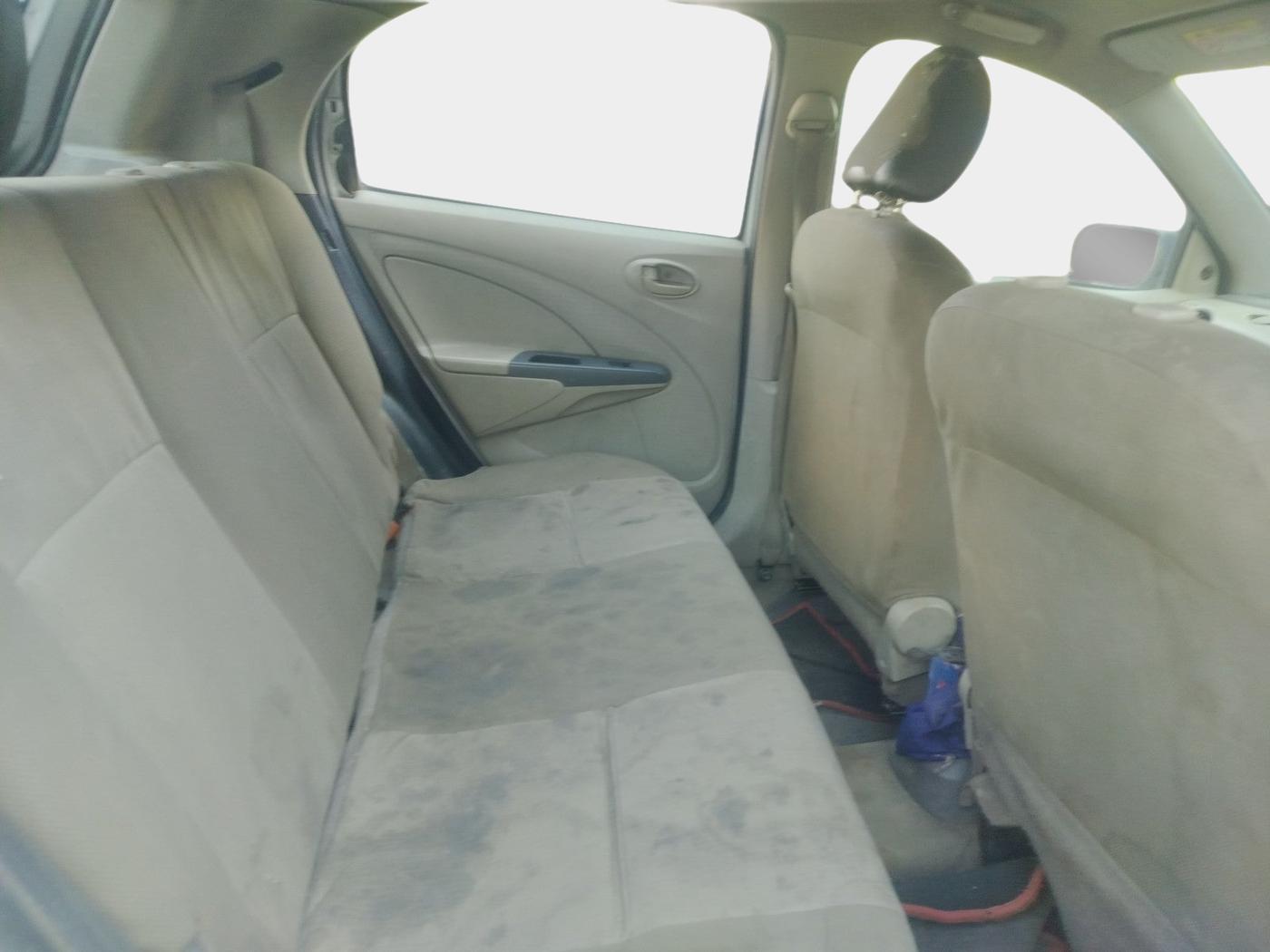 2015 Toyota Etios Liva GD, Diesel, Manual, 2,67,631 km, interior