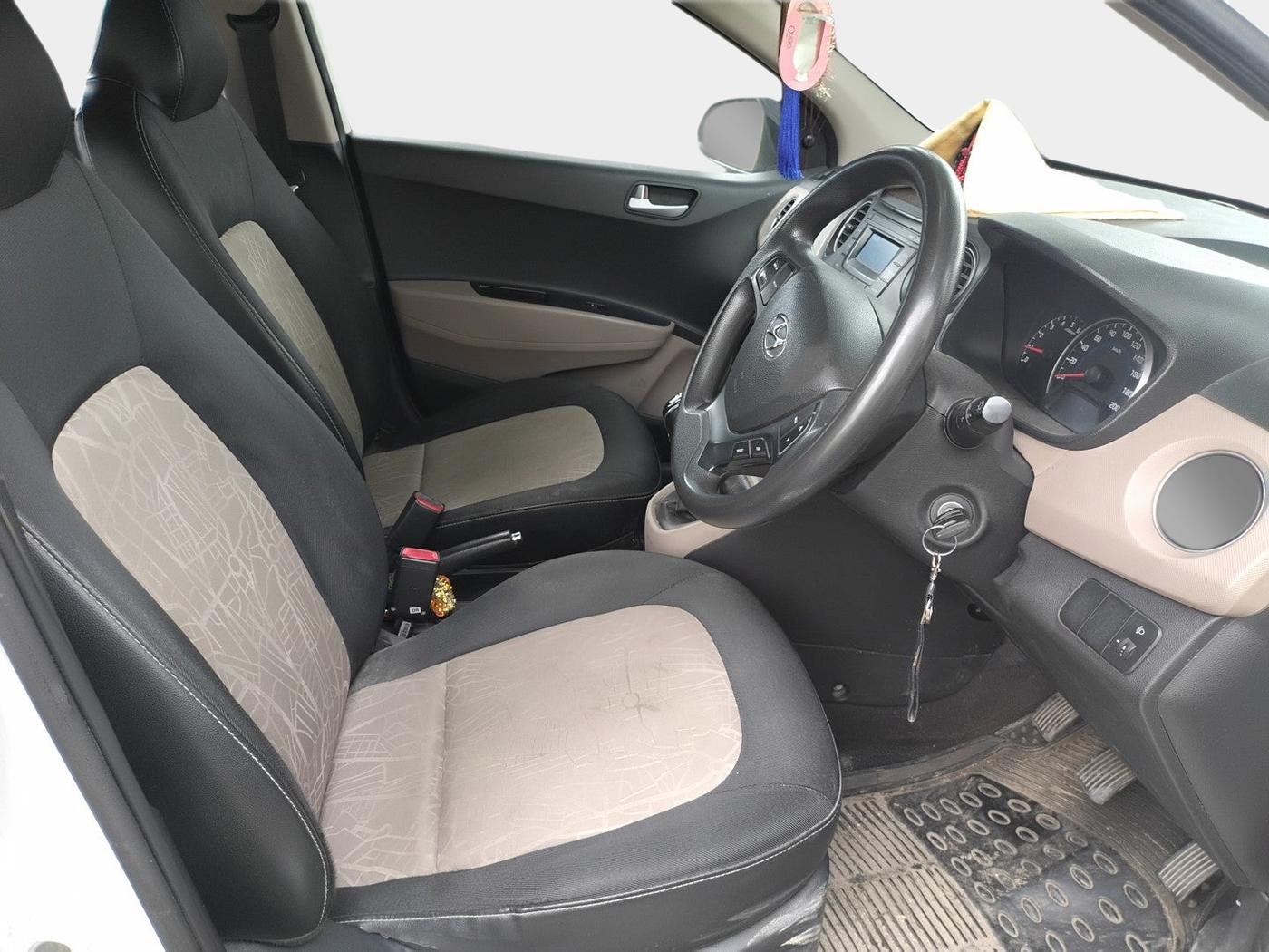 2016 Hyundai Grand i10 SPORTZ 1.1 CRDI, Diesel, Manual, 1,22,801 km, interior