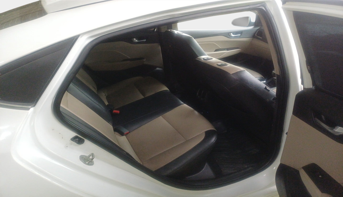 2017 Hyundai Verna 1.6 VTVT SX O, Petrol, Manual, 73,005 km, interior