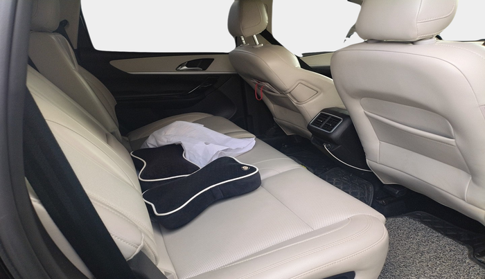 2023 Mahindra XUV700 AX 7 D AT 7 STR, Diesel, Automatic, 26,311 km, interior