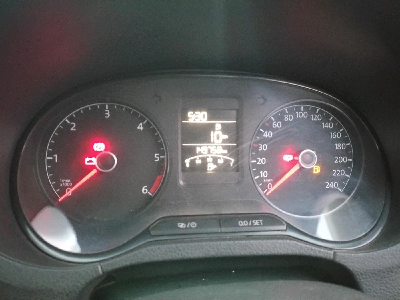 2015 Volkswagen Polo HIGHLINE1.5L, Diesel, Manual, 1,49,758 km, interior