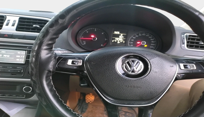 2015 Volkswagen Polo HIGHLINE1.5L, Diesel, Manual, 1,49,758 km, interior