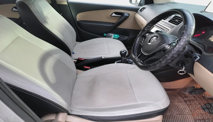 2015 Volkswagen Polo HIGHLINE1.5L, Diesel, Manual, 1,49,758 km, interior