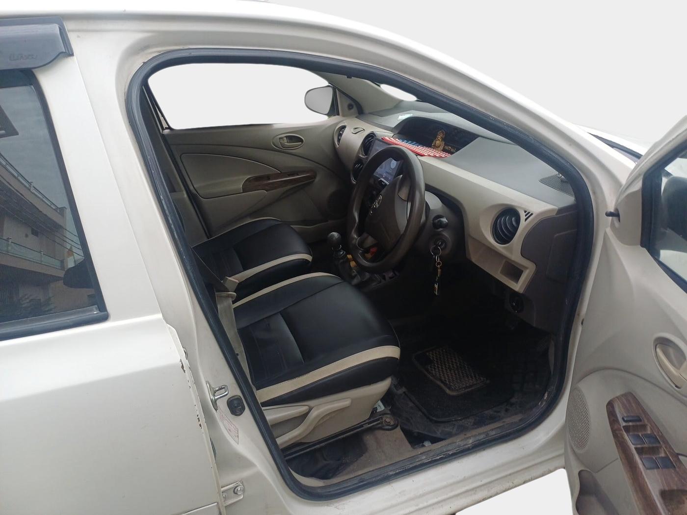 2015 Toyota Etios GD, Diesel, Manual, 1,82,232 km, interior