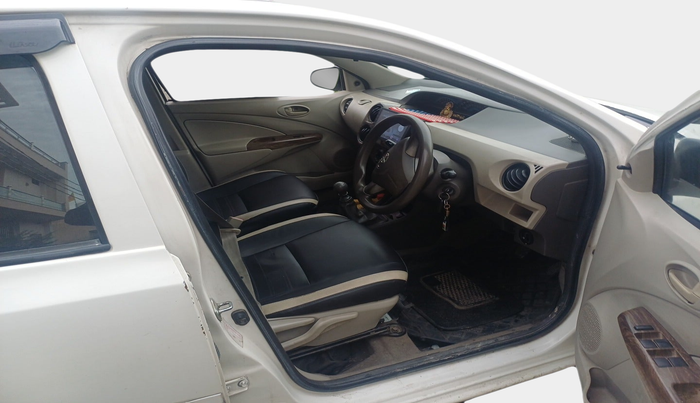 2015 Toyota Etios GD, Diesel, Manual, 1,82,232 km, interior