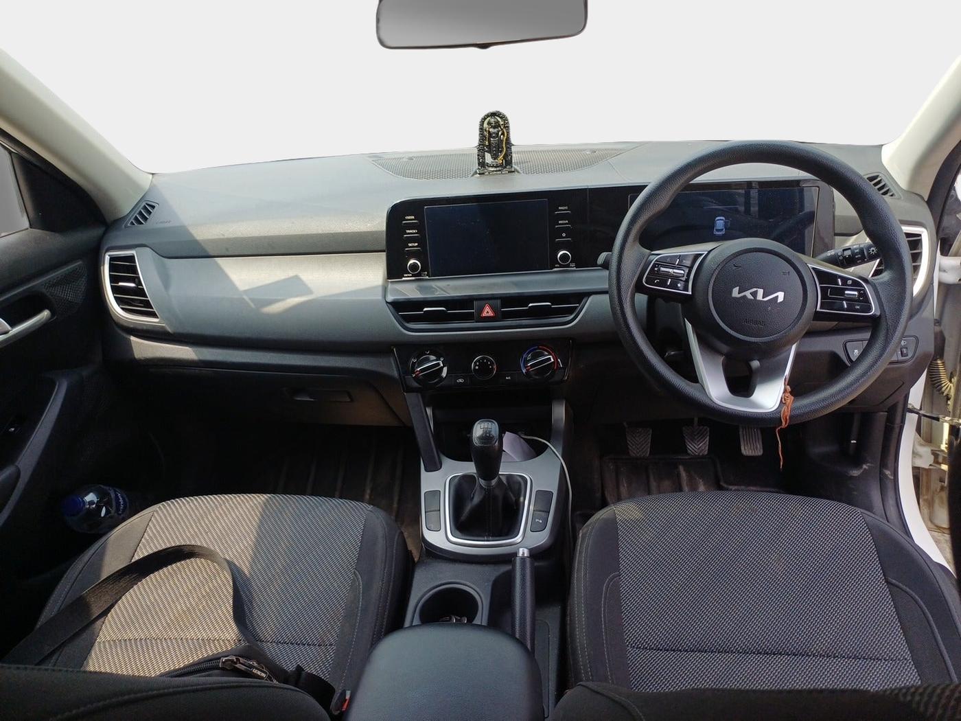 2024 KIA SELTOS  HTK 1.5 PETROL MT, Petrol, Manual, 26,000 km, interior