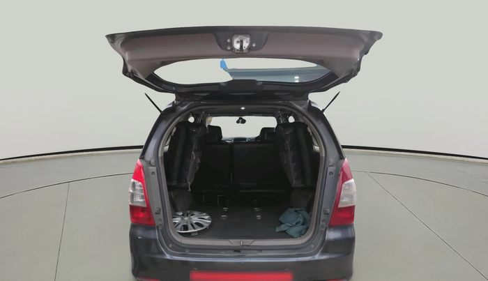 2015 Toyota Innova 2.5 GX 8 STR, Diesel, Manual, 3,53,479 km, exterior