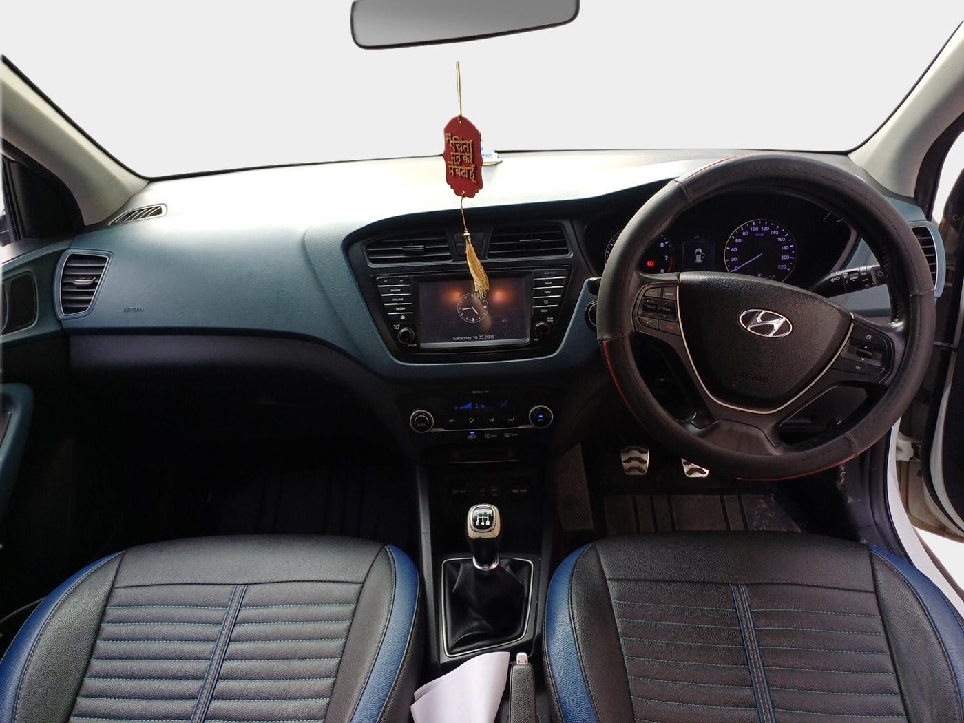 2016 Hyundai i20 Active 1.2 SX, Petrol, Manual, 1,49,479 km, interior
