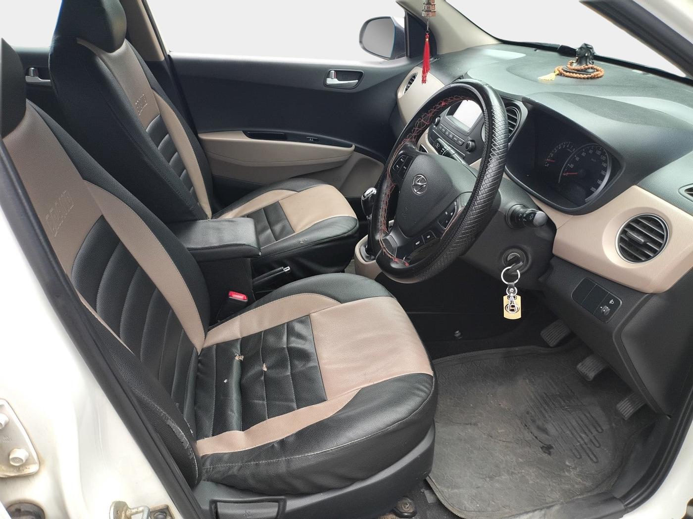 2017 Hyundai Grand i10 SPORTZ 1.2 KAPPA VTVT, Petrol, Manual, 1,08,564 km, interior