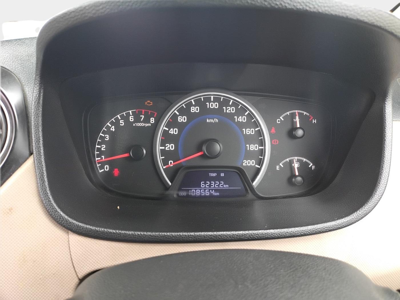2017 Hyundai Grand i10 SPORTZ 1.2 KAPPA VTVT, Petrol, Manual, 1,08,564 km, interior