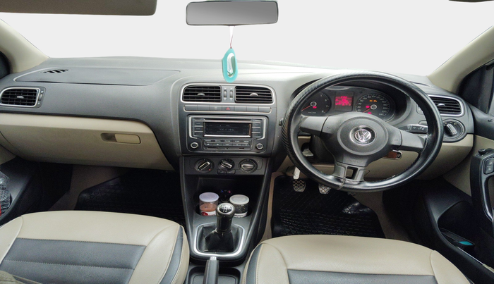 2011 Volkswagen Polo HIGHLINE1.2L, Petrol, Manual, 2,11,708 km, interior