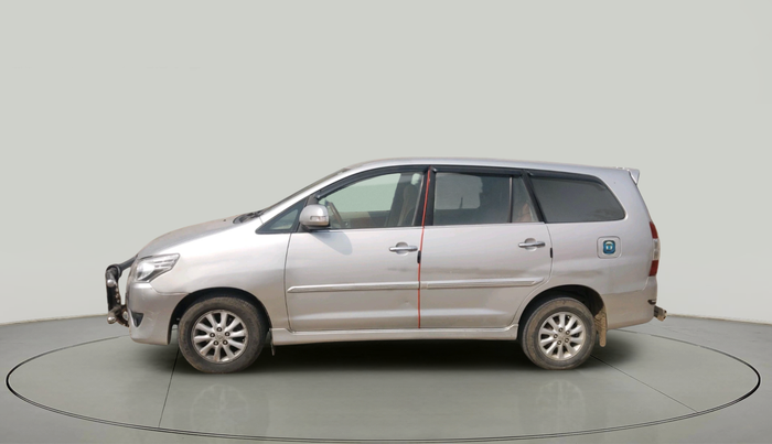 2013 Toyota Innova 2.5 VX 8 STR, Diesel, Manual, 1,83,703 km, exterior