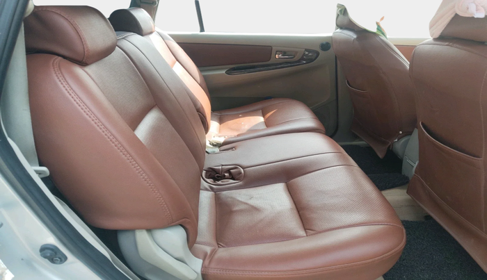 2013 Toyota Innova 2.5 VX 8 STR, Diesel, Manual, 1,83,703 km, interior