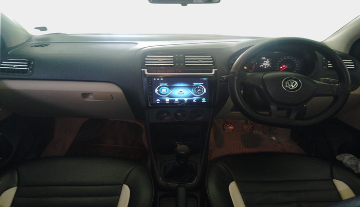 2017 Volkswagen Ameo COMFORTLINE 1.2L, Petrol, Manual, 99,363 km, interior