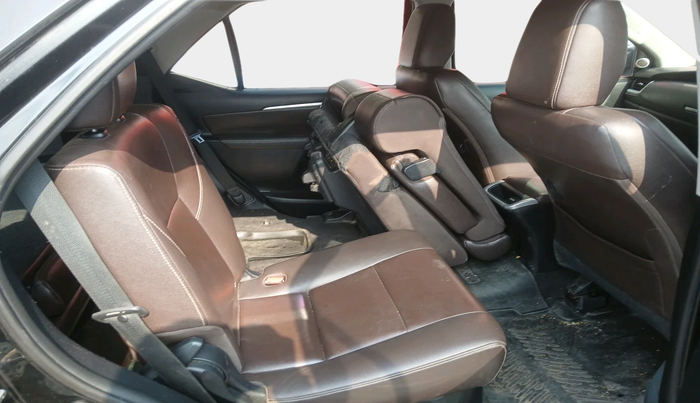 2020 Toyota Fortuner 2.8 4X2 MT, Diesel, Manual, 82,369 km, interior