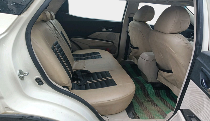 2021 Mahindra XUV300 W8 (O) 1.2 PETROL, Petrol, Manual, 27,370 km, interior
