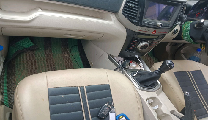 2021 Mahindra XUV300 W8 (O) 1.2 PETROL, Petrol, Manual, 27,370 km, interior