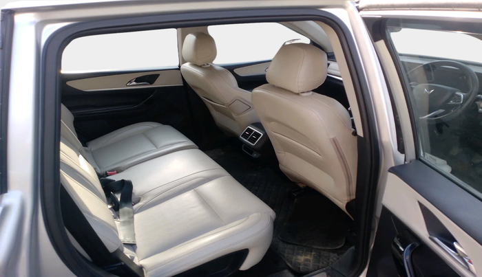 2023 Mahindra XUV700 AX 7 P MT 7 STR, Petrol, Manual, 57,787 km, interior