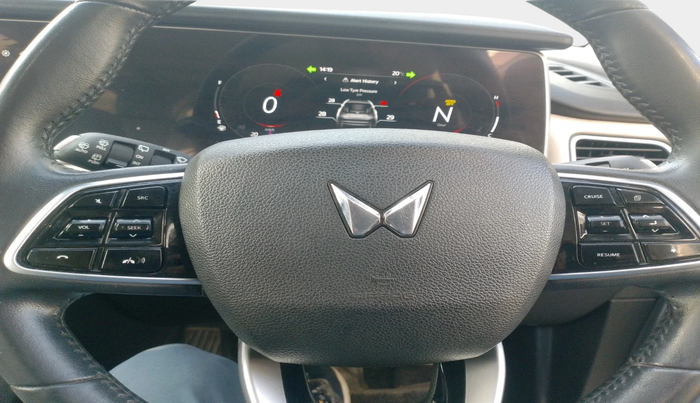 2023 Mahindra XUV700 AX 7 P MT 7 STR, Petrol, Manual, 57,787 km, interior