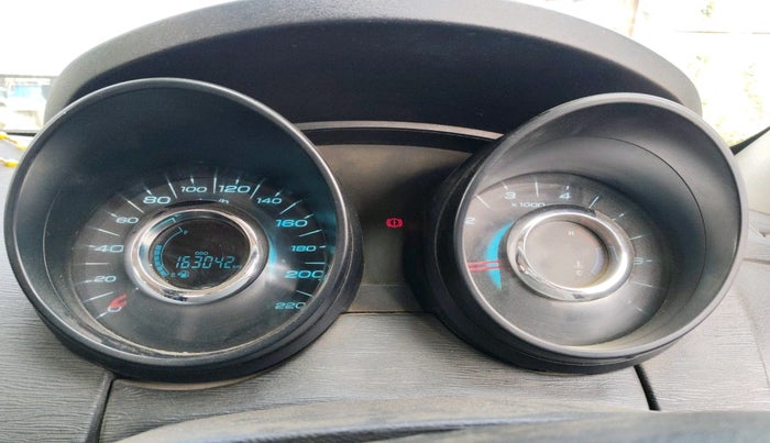 2015 Mahindra XUV500 W4, Diesel, Manual, 1,63,042 km, interior