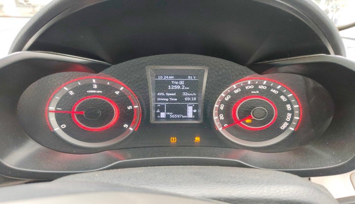 2022 Mahindra XUV300 W8 (O) 1.5 DIESEL, Diesel, Manual, 56,597 km, interior