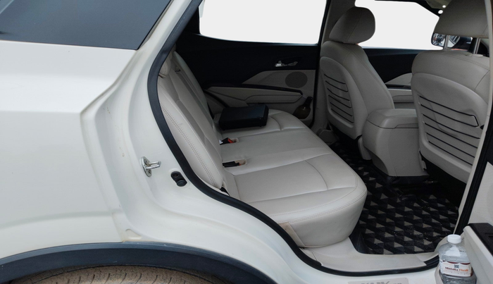 2022 Mahindra XUV300 W8 (O) 1.5 DIESEL, Diesel, Manual, 56,597 km, interior