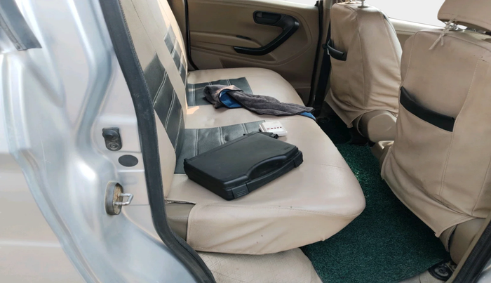 2017 Mahindra TUV300 T4 PLUS, Diesel, Manual, 86,299 km, interior