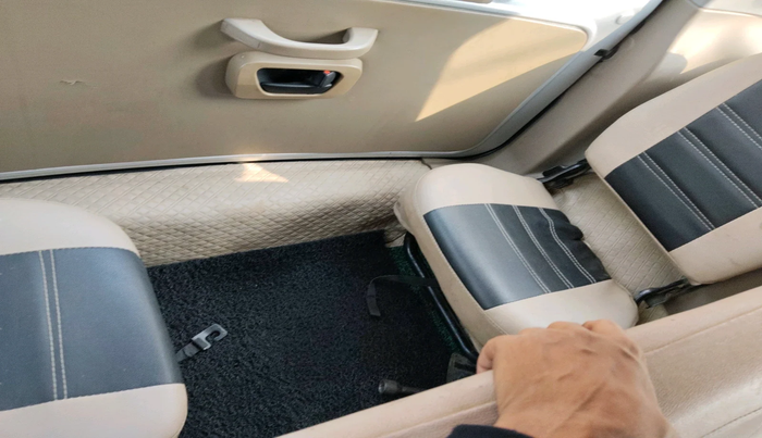 2017 Mahindra TUV300 T4 PLUS, Diesel, Manual, 86,299 km, interior