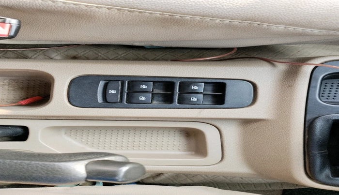 2017 Mahindra TUV300 T4 PLUS, Diesel, Manual, 86,299 km, interior