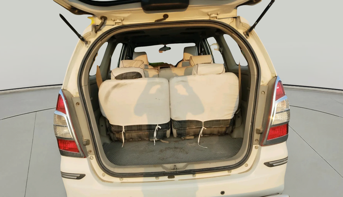 2014 Toyota Innova 2.5 GX 8 STR, Diesel, Manual, 1,78,565 km, exterior