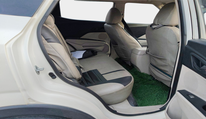 2019 Mahindra XUV300 W6 1.2 PETROL, Petrol, Manual, 74,888 km, interior