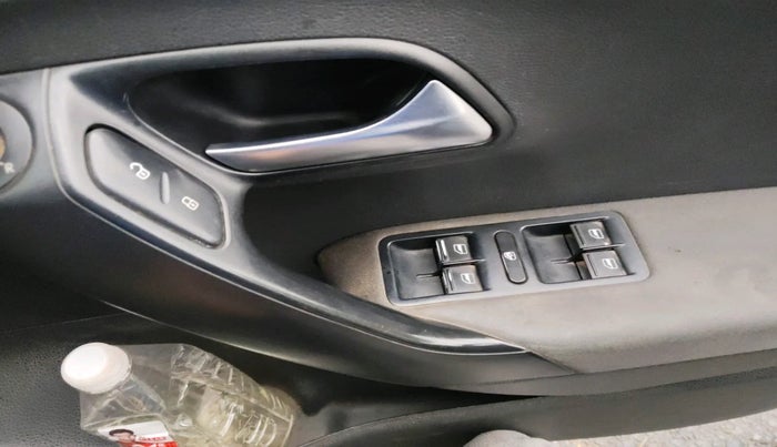 2014 Volkswagen Polo HIGHLINE1.5L, Diesel, Manual, 49,229 km, interior