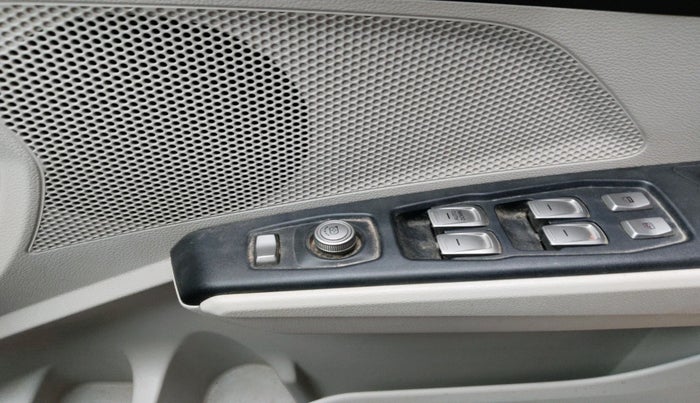 2022 Mahindra XUV300 W6 1.2 PETROL, Petrol, Manual, 6,273 km, interior