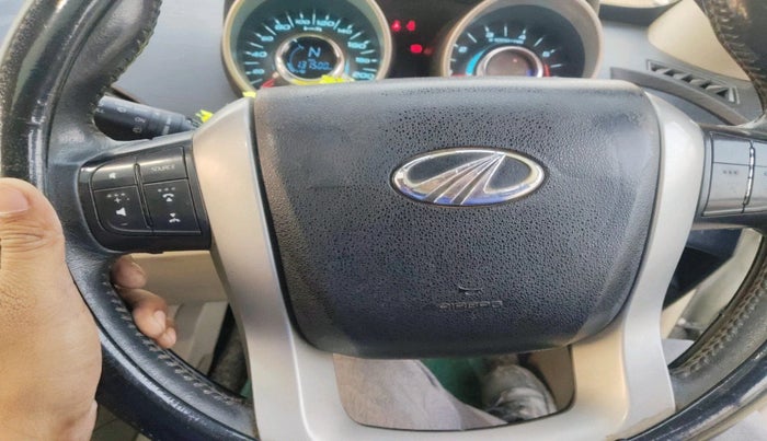 2015 Mahindra XUV500 W10, Diesel, Manual, 1,31,500 km, interior