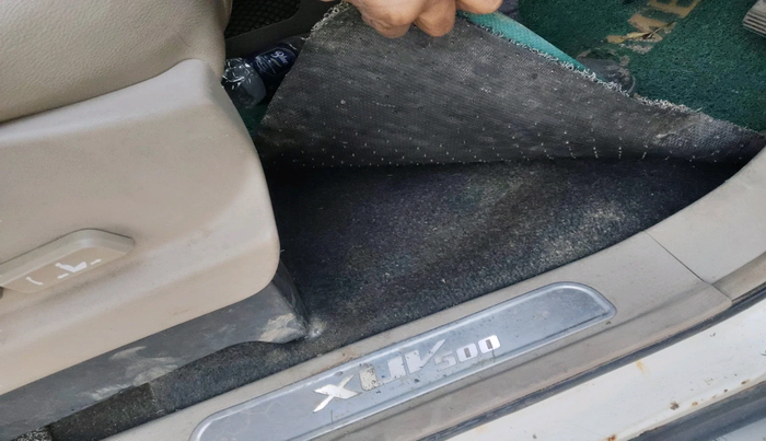 2015 Mahindra XUV500 W10, Diesel, Manual, 1,31,500 km, interior