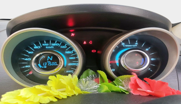 2015 Mahindra XUV500 W10, Diesel, Manual, 1,31,500 km, interior