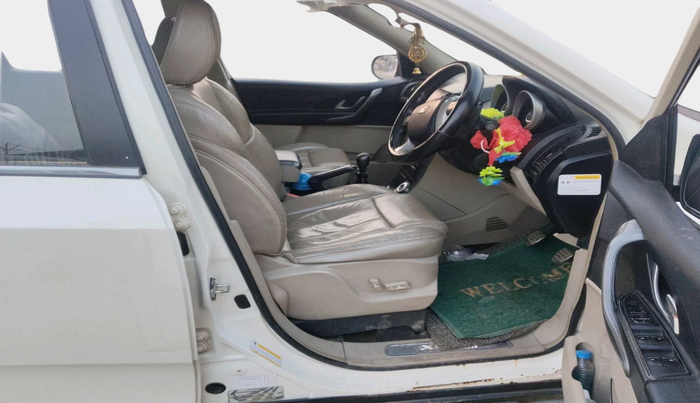 2015 Mahindra XUV500 W10, Diesel, Manual, 1,31,500 km, interior
