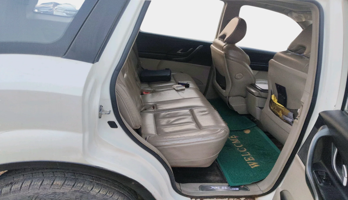 2015 Mahindra XUV500 W10, Diesel, Manual, 1,31,500 km, interior