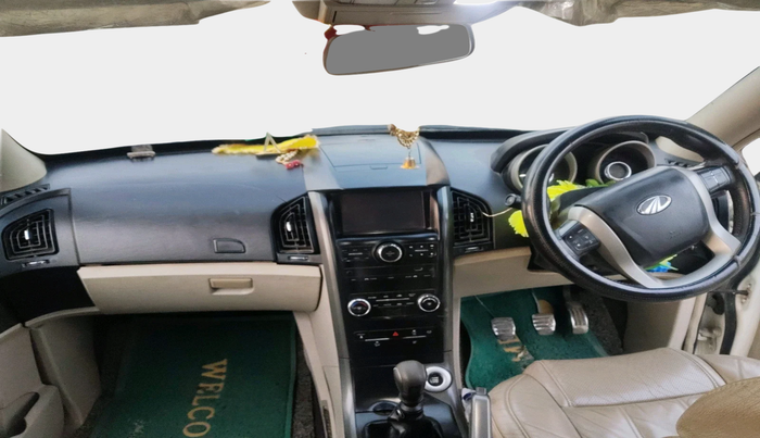 2015 Mahindra XUV500 W10, Diesel, Manual, 1,31,500 km, interior