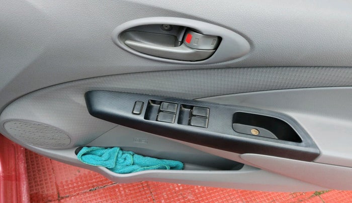 2011 Toyota Etios Liva G, Petrol, Manual, 87,667 km, interior