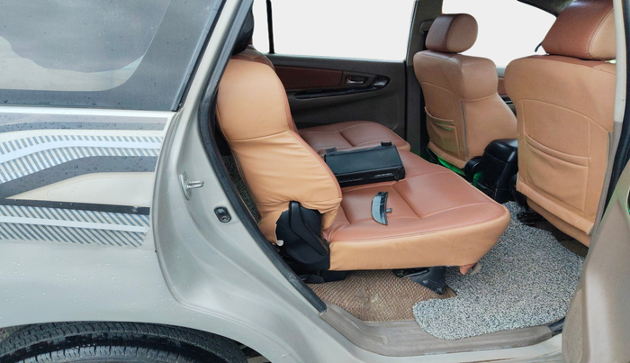 2015 Toyota Innova 2.5 VX 8 STR, Diesel, Manual, 2,03,335 km, interior