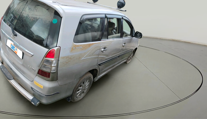 2012 Toyota Innova VX 2.5 8 STR, Diesel, Manual, 1,21,468 km, exterior