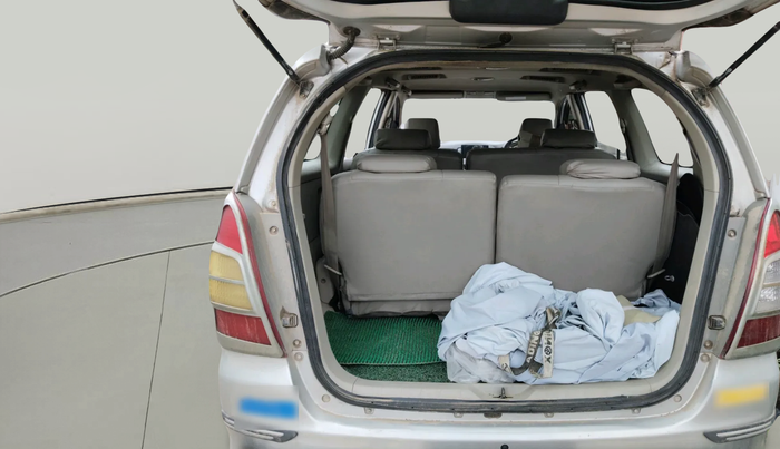 2012 Toyota Innova VX 2.5 8 STR, Diesel, Manual, 1,21,468 km, exterior