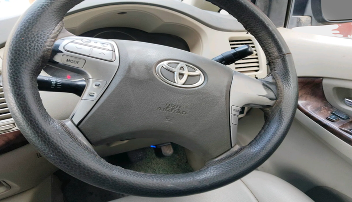 2012 Toyota Innova VX 2.5 8 STR, Diesel, Manual, 1,21,468 km, interior