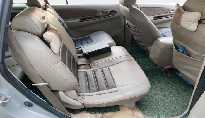 2012 Toyota Innova VX 2.5 8 STR, Diesel, Manual, 1,21,468 km, interior